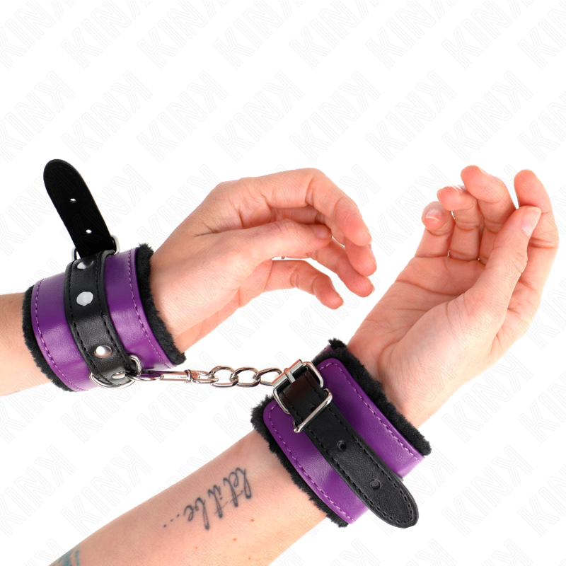 KINK - BRACELET PREMIUM DOUBLÉ DE FOURRURE NOIR AVEC CEINTURE VIOLET/NOIRE RÉGLABLE 17-29 CM X 6 CM