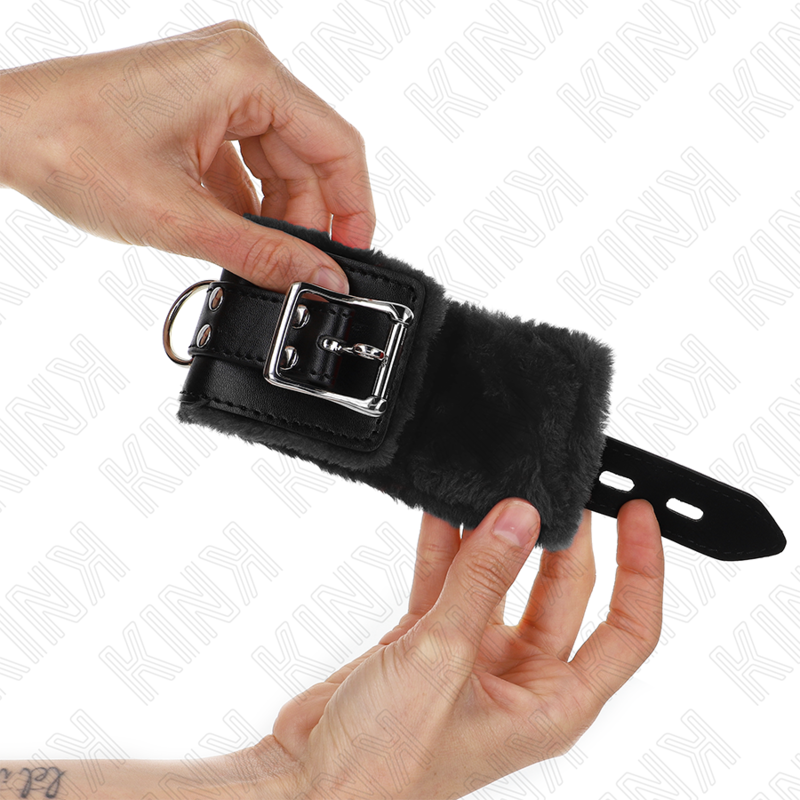 KINK - GEVOERDE POLSMANCHET ZWART MET ZWARTE RIEM VERSTELBAAR 17-29 CM X 6 CM