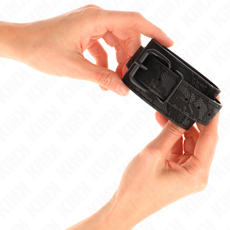 KINK - POIGNETS RÉGLABLES RECOUVERTS DE DENTELLE NOIRE FONCÉE 19-26 CM