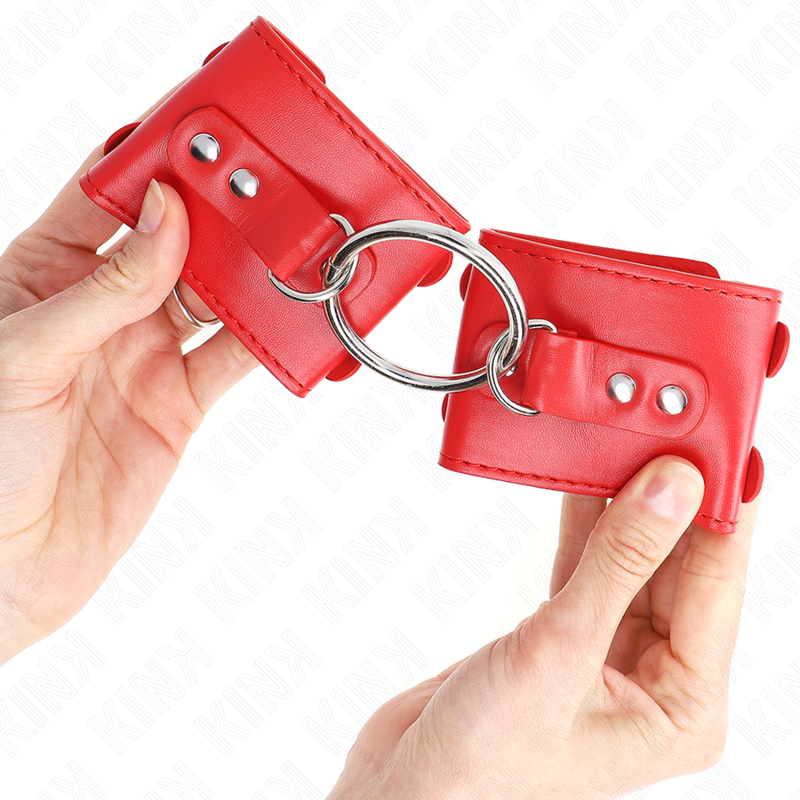 KINK - VASTE POLSMANCHET MET RING EN KLINKNAGELS VERSTELBAAR ROOD 17-22 CM X 6,5 CM