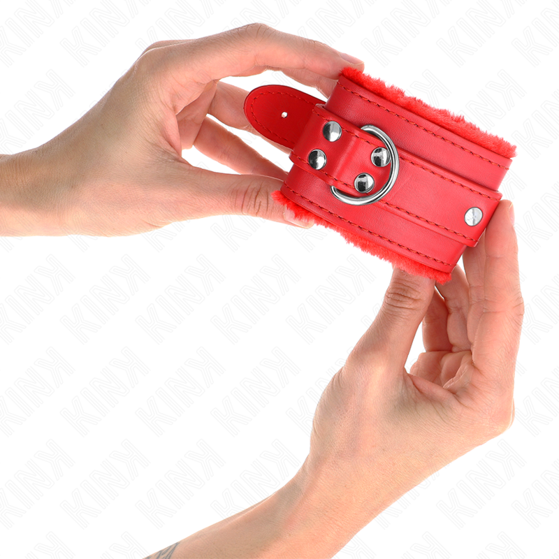 KINK - BRACELET DOUBLÉ DE FOURRURE ROUGE AVEC CEINTURE ROUGE RÉGLABLE 17-29 CM X 6 CM