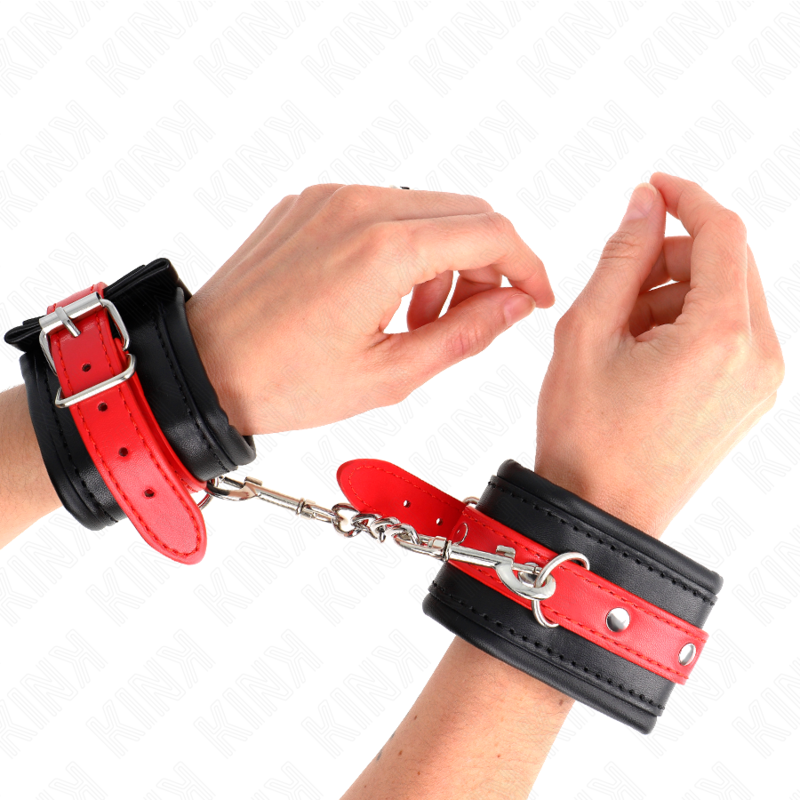 KINK - ZWARTE POLSMANCHETTEN MET RODE RIEM VERSTELBAAR 17-28 CM X 6 CM