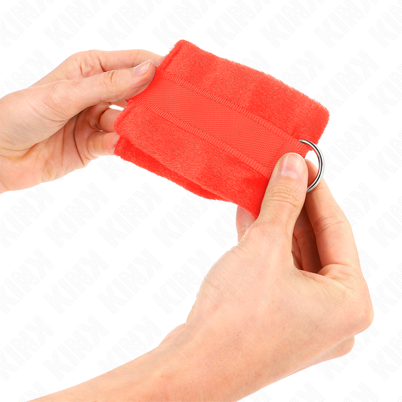 KINK - MENOTTES EN FOURRURE DÉBUTANT ROUGES 30 X 7 CM