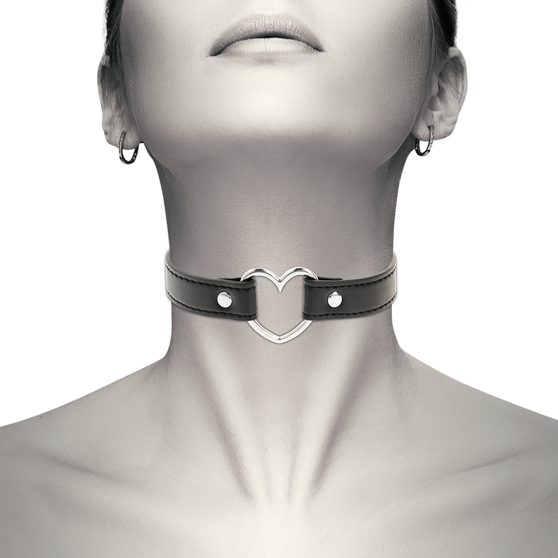 COQUETTE CHIC DESIRE - VEGAN LEATHER NECKLACE HEART ACCESSORY